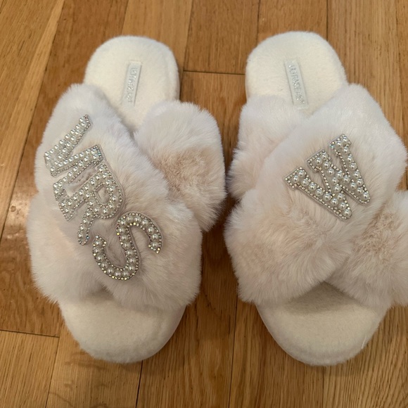 Mrs. W Faux Fur Bridal Slippers - Picture 2 of 2